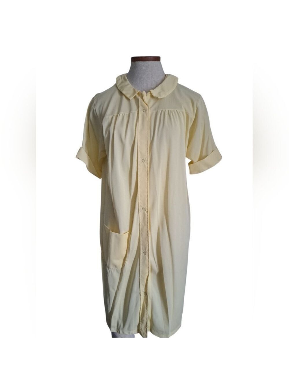 VTG ARISTOCRAFT short yellow snap front lounger robe nylon moo moo gown M